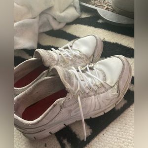 USED HOOTERS SHOES SIZE 6